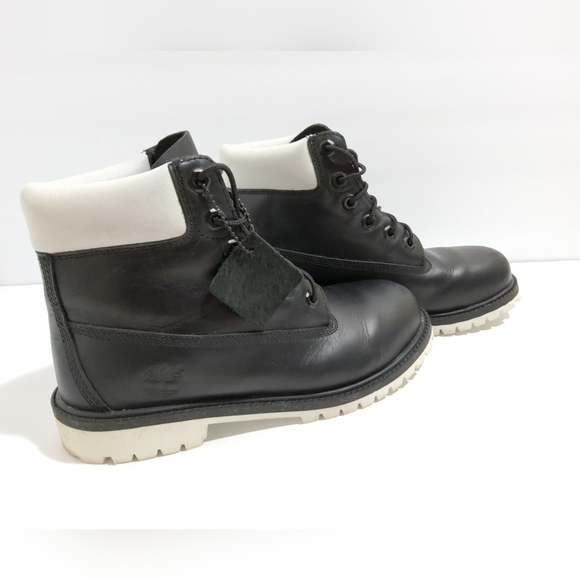 Boots - Picture 3 of 4